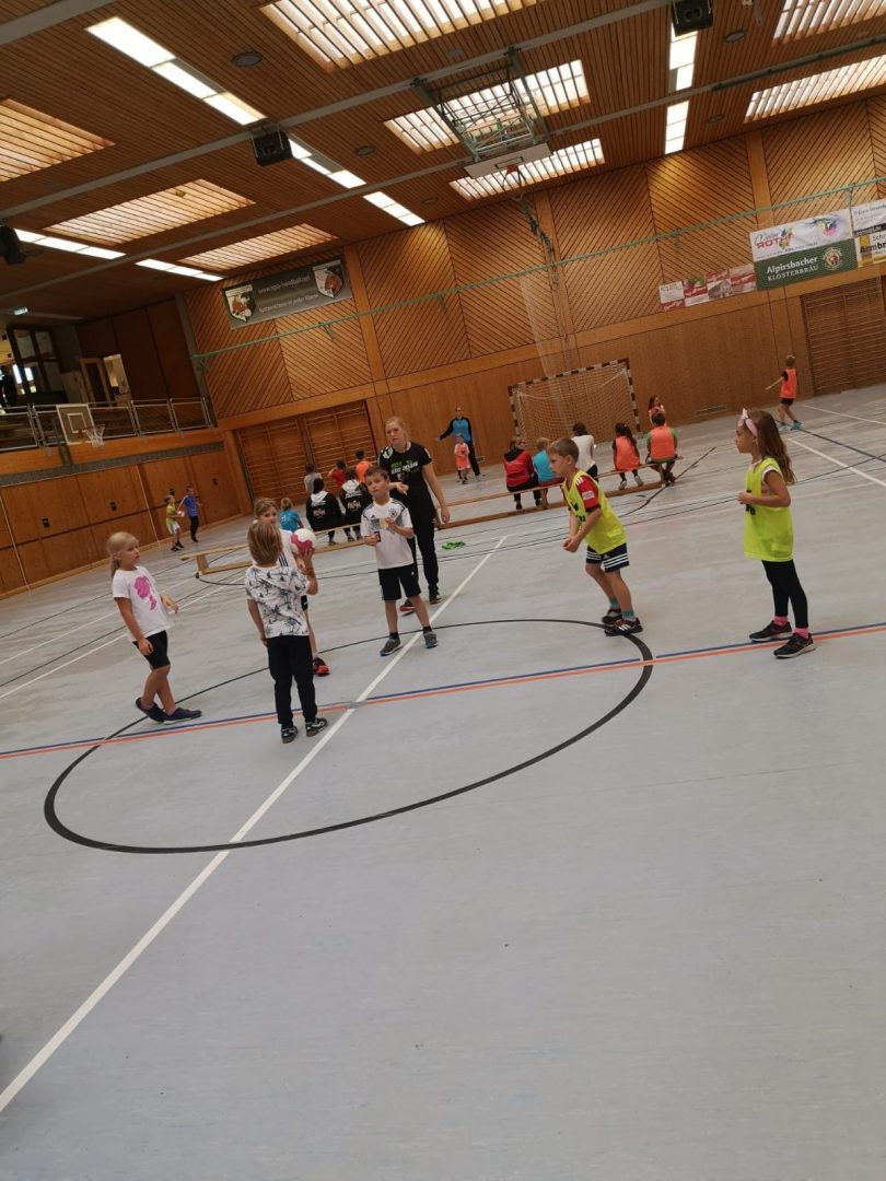 “Lauf dich frei! Ich spiel dich an.”- Handballaktionstag mit der Grundschule Schiltach/ Schenkenzell